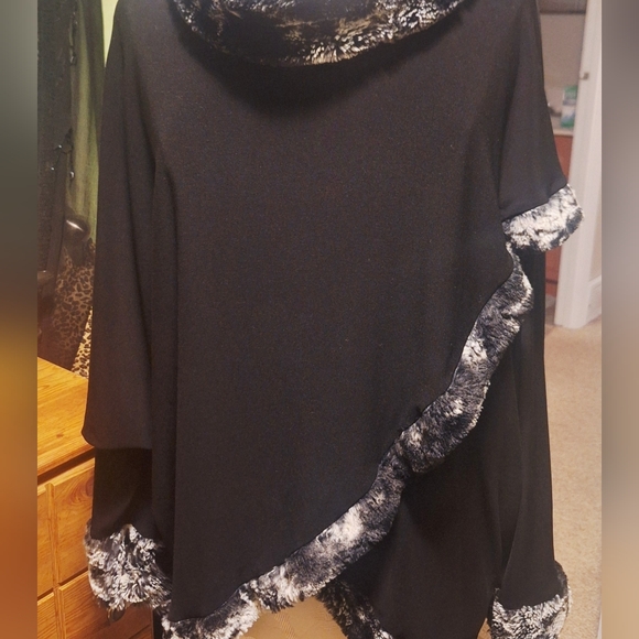 LAST Chance Joseph Ribkoff Black and Gray Faux Fur Trim Top - Picture 4 of 15